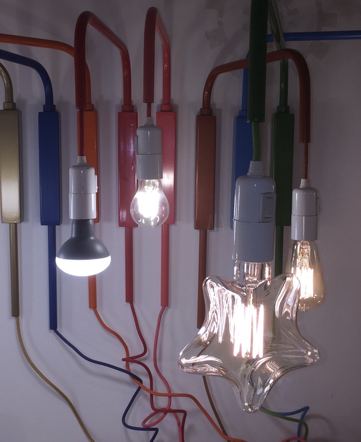 Ampoules décoratives colorées de la cabine d'épilation